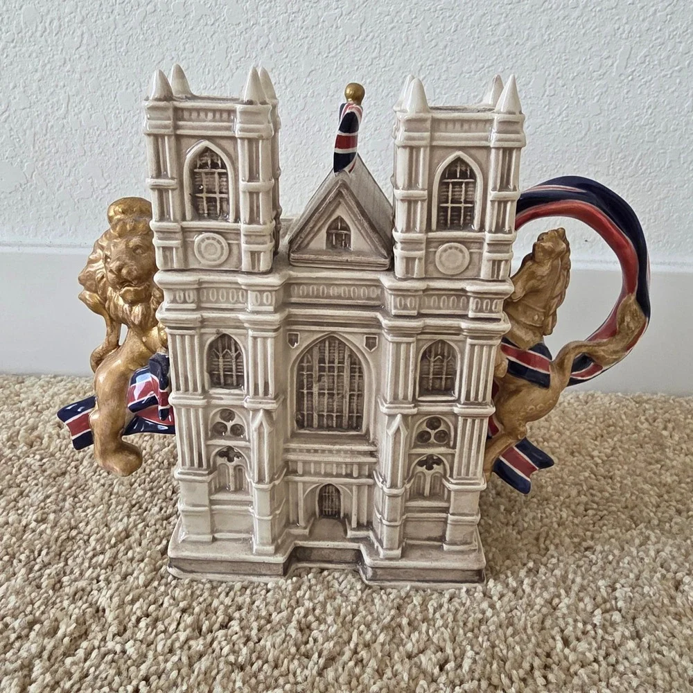 Fitz and Floyd Westminster Abbey Teapot Limited Edition Places of Worship 1998